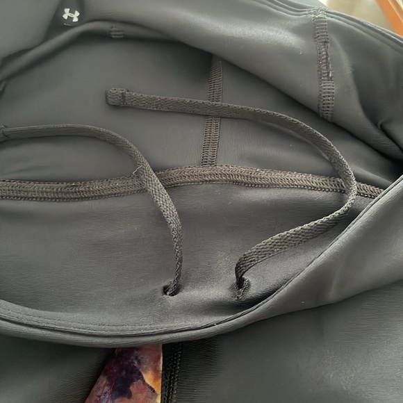 Under Armour Women's Compression HeatGear® No-Slip Waistband Capris - Picture 9 of 10